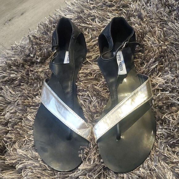 Steve Madden Strappy Flat Sandals 10